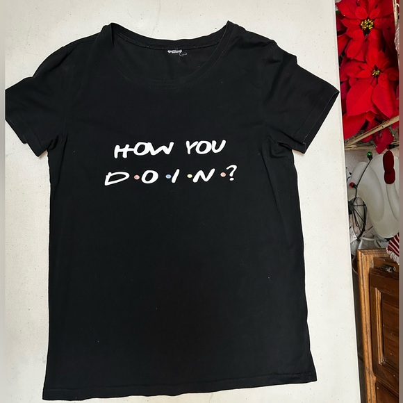 FRIENDS TV Show Series Short Sleeve “How you Doin?” Black Tee Woman’s Small - Picture 1 of 3